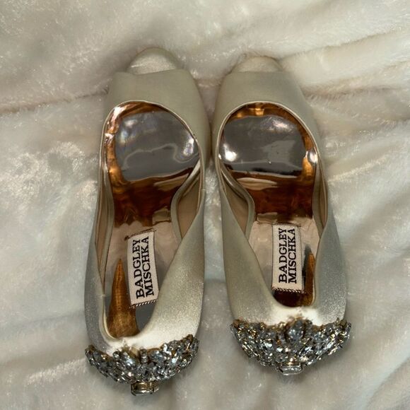 Badgley Mischka Kiara Ivory Satin Peep Toe Pumps EUC - Picture 5 of 10